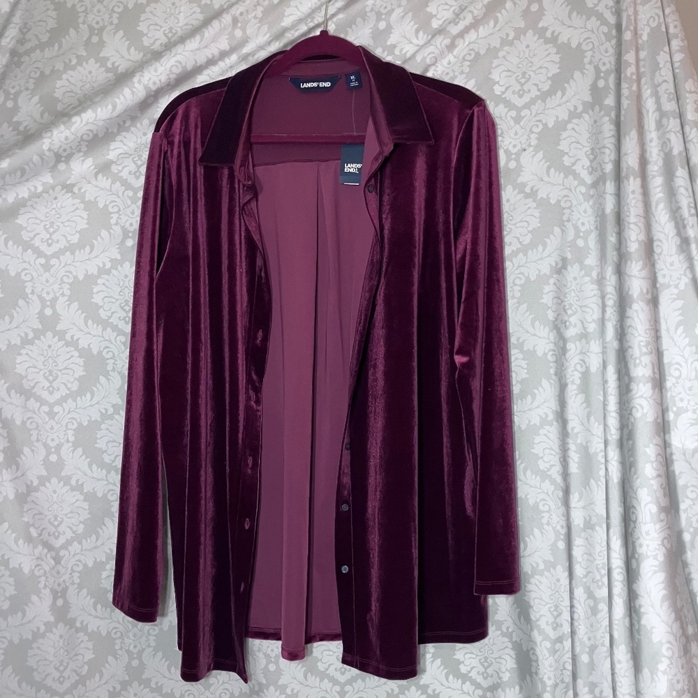 Lands End Velvet button Tunic XL
Rich Burgundy
